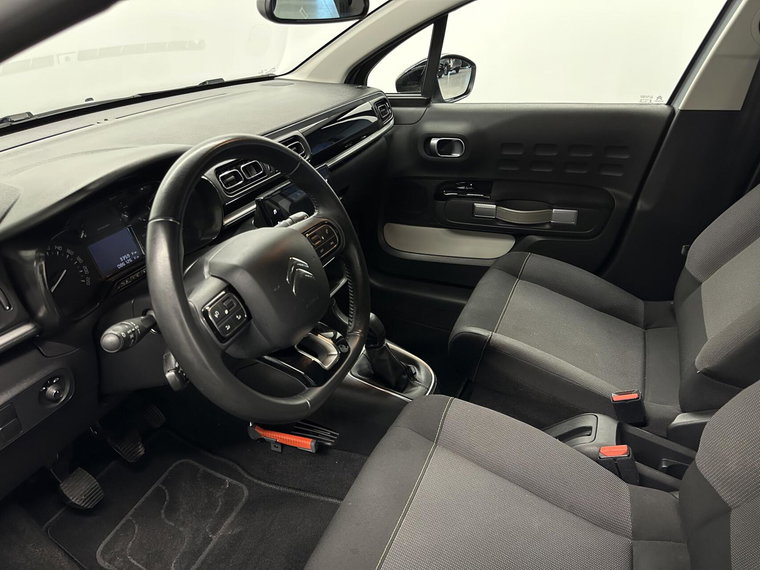 Vehicle Image 16