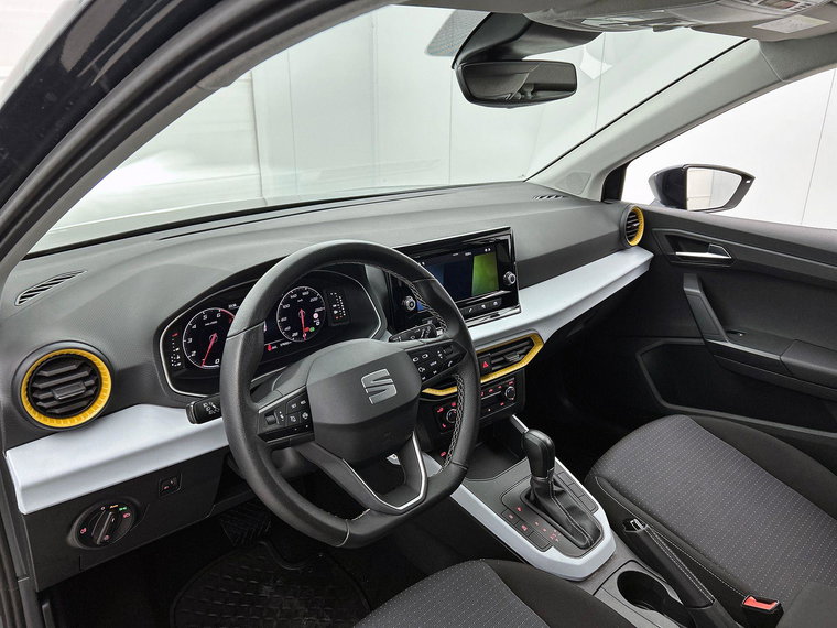 Vehicle Image 25