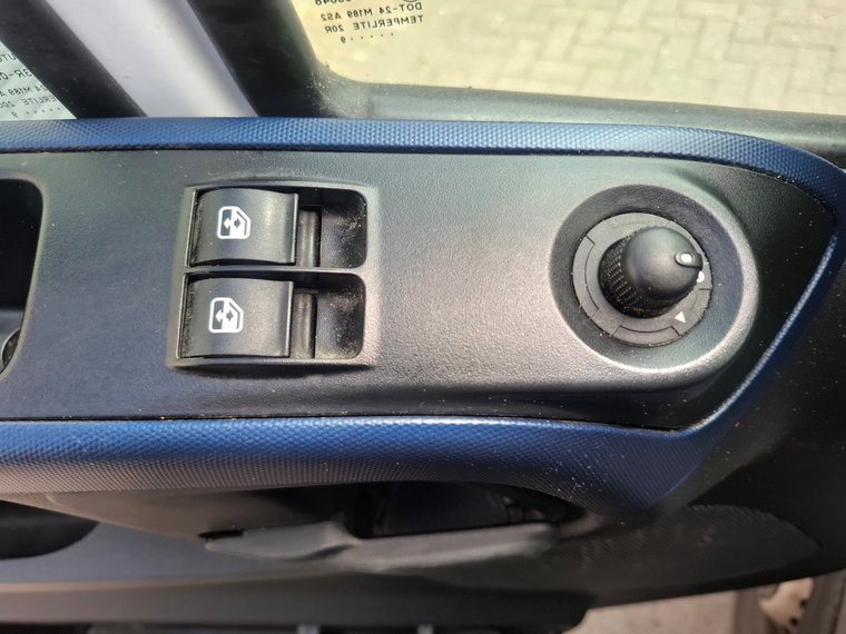 Vehicle Image 29
