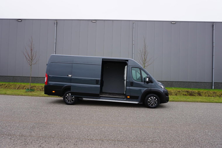 Vehicle Image 28