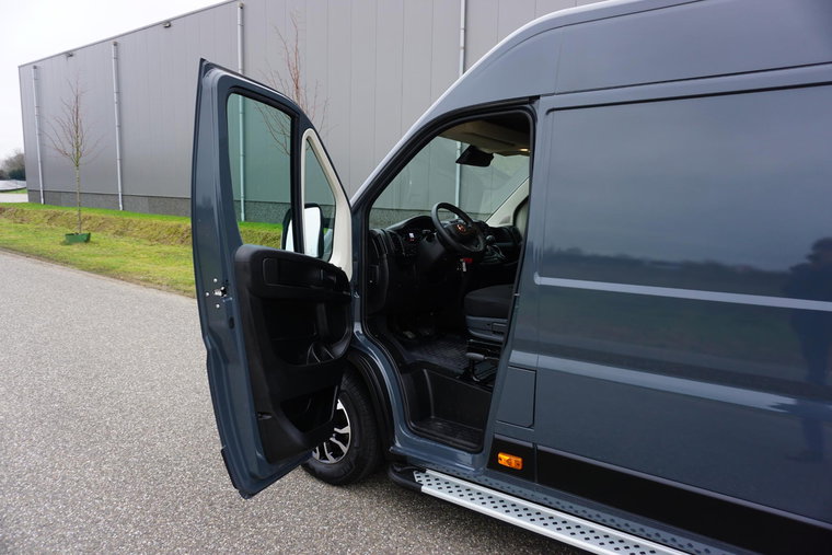 Vehicle Image 35