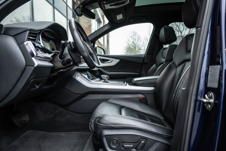 Vehicle Image 9