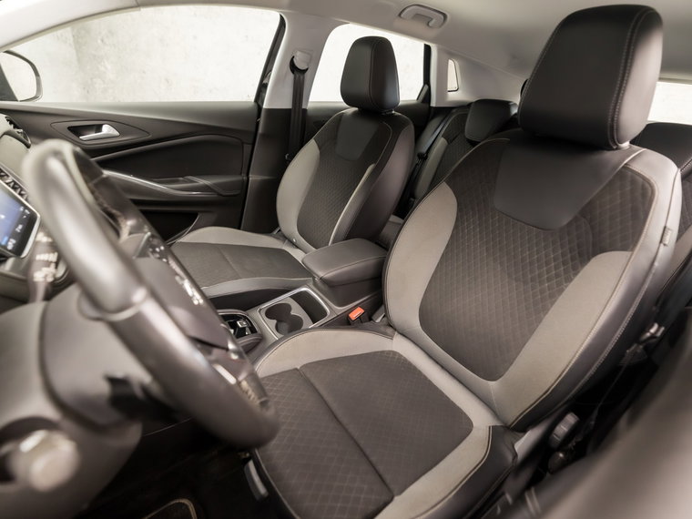 Vehicle Image 12