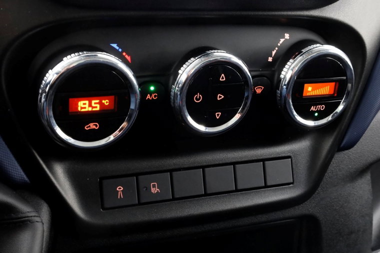 Vehicle Image 23
