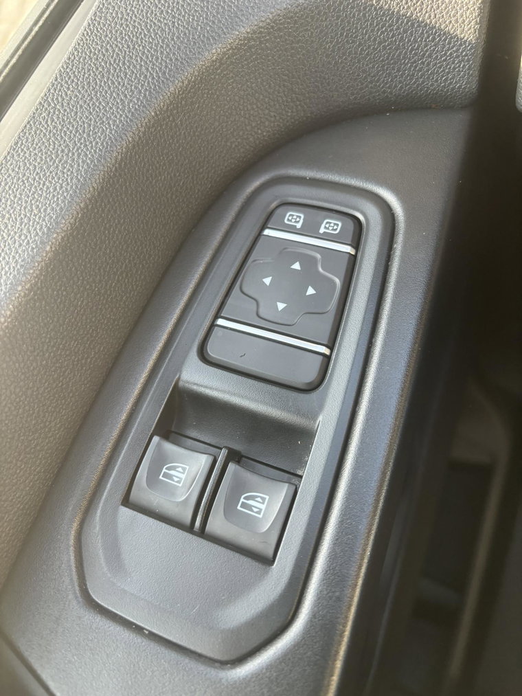 Vehicle Image 32