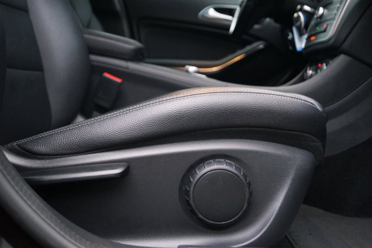 Vehicle Image 32