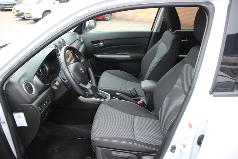 Vehicle Image 10