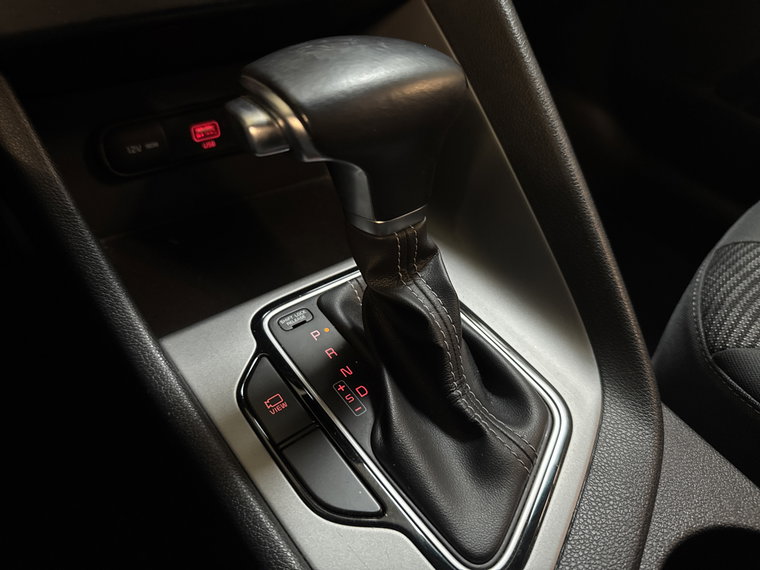 Vehicle Image 25