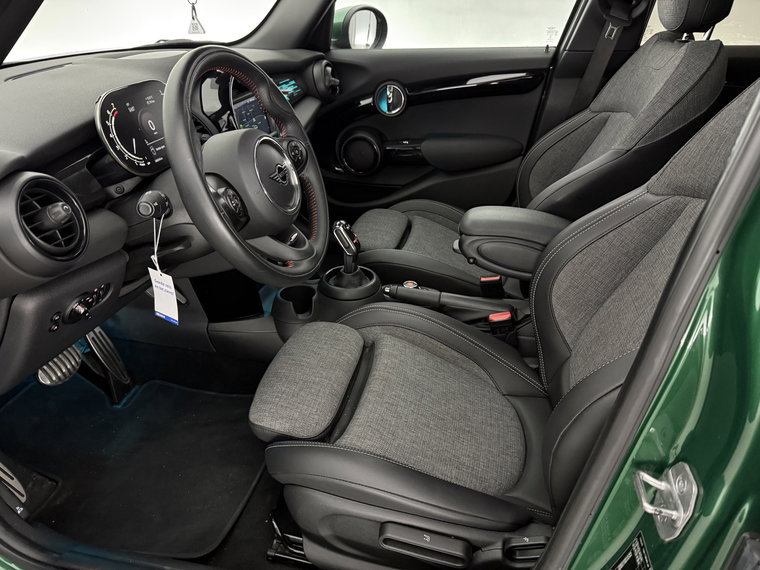 Vehicle Image 35