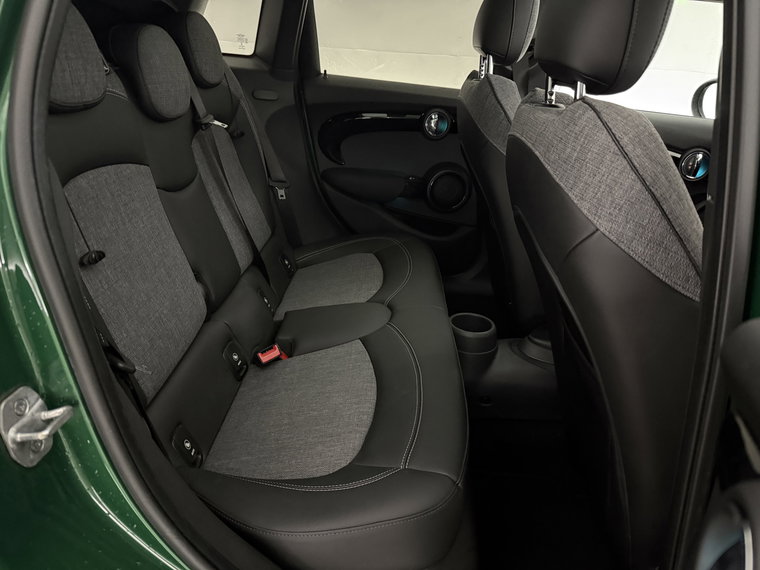Vehicle Image 37