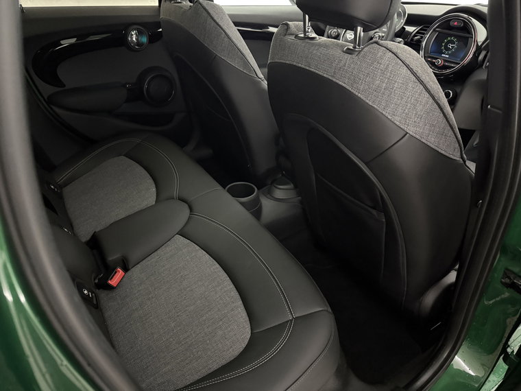 Vehicle Image 38