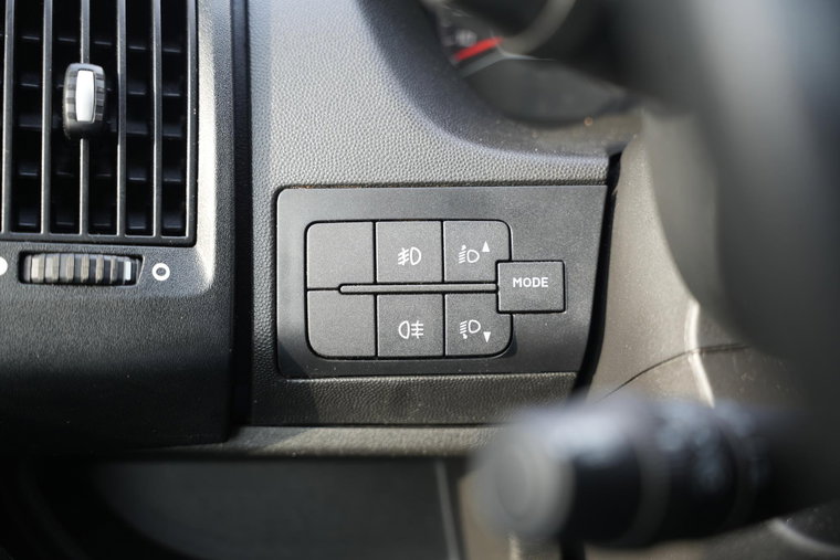 Vehicle Image 28