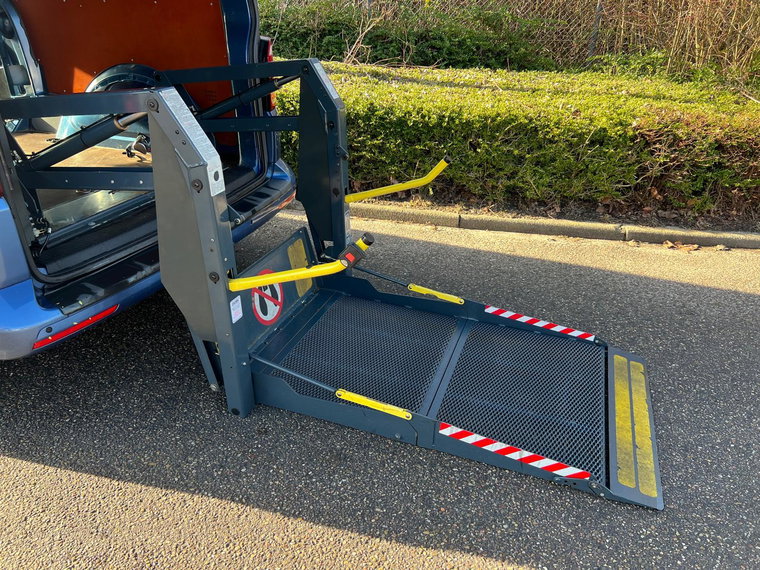 Vehicle Image 12