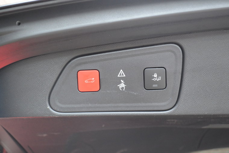Vehicle Image 32