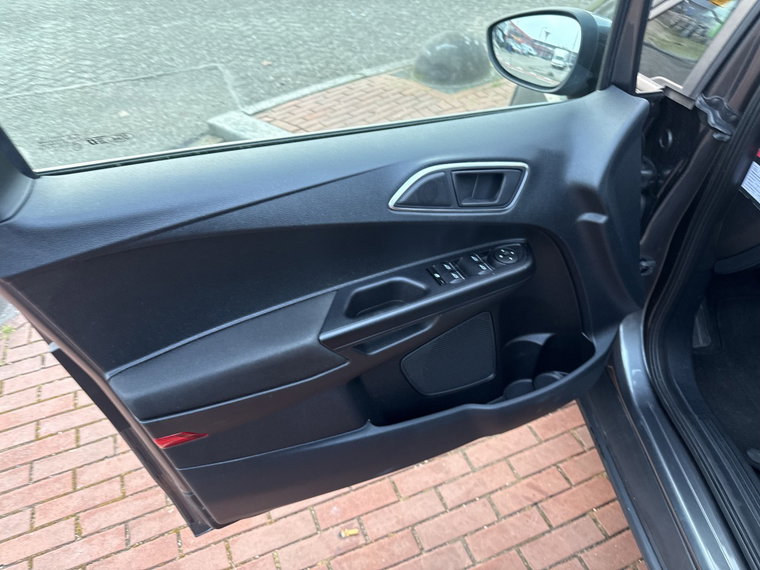 Vehicle Image 16
