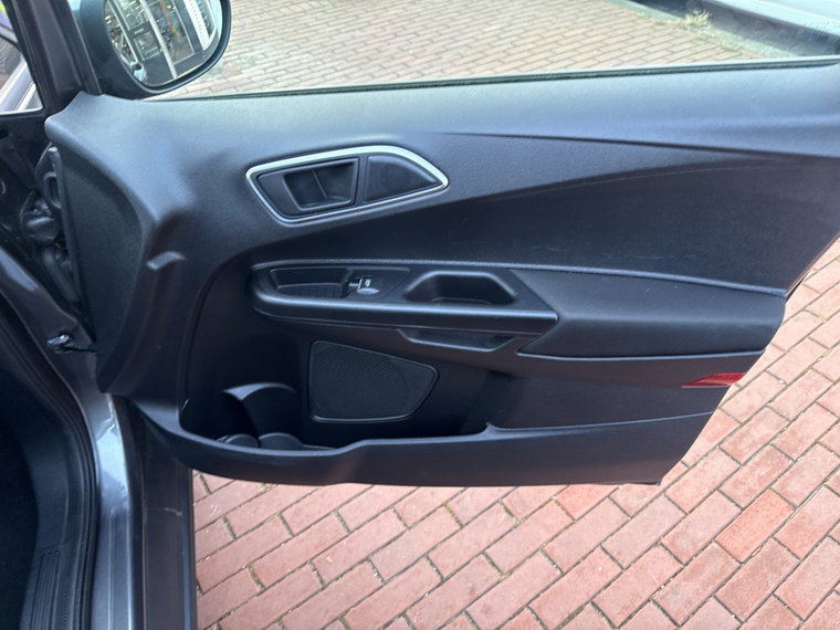 Vehicle Image 35