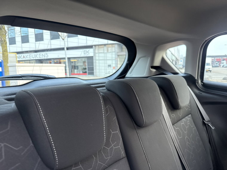 Vehicle Image 40