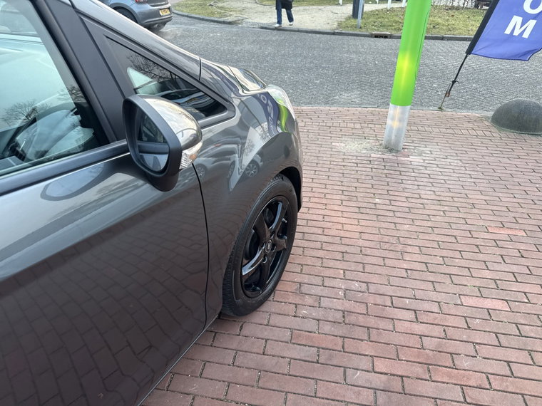 Vehicle Image 60