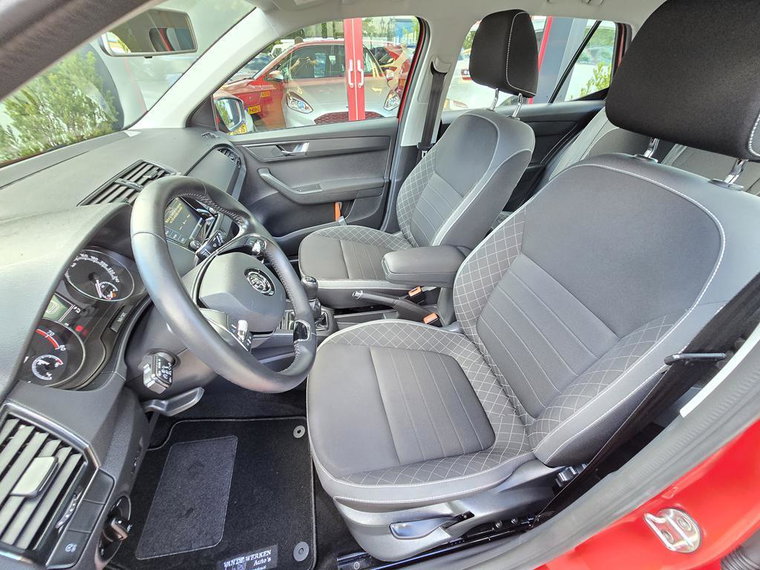 Vehicle Image 12