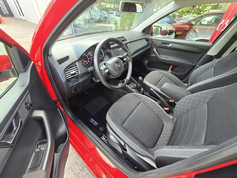Vehicle Image 13