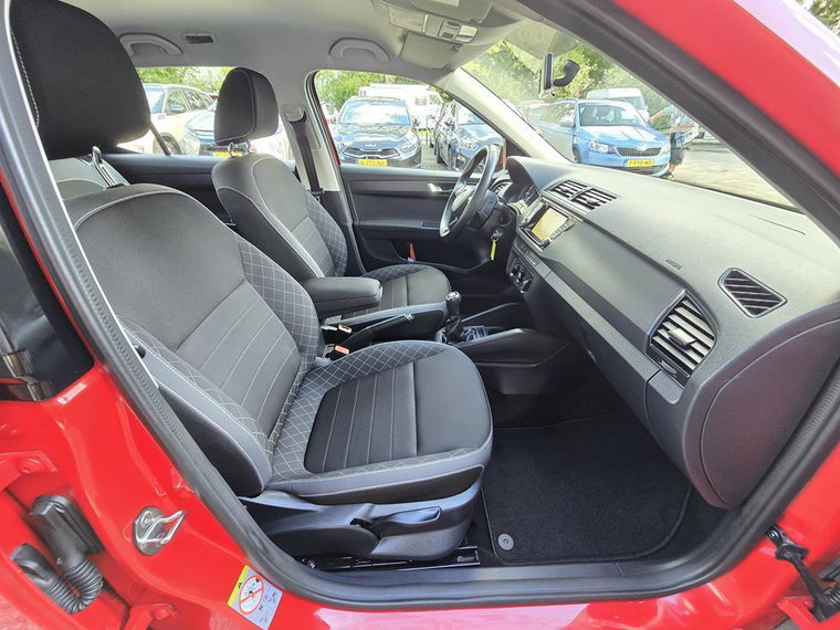 Vehicle Image 14