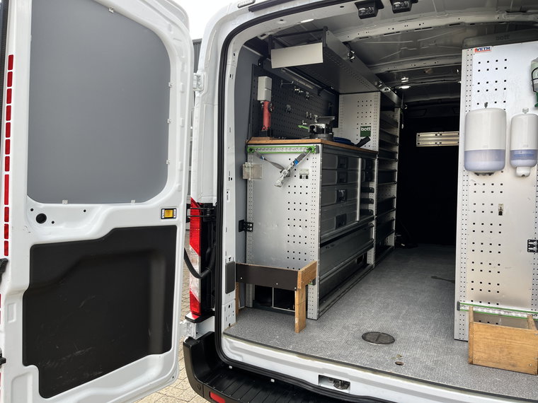 Vehicle Image 16