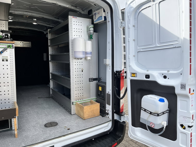 Vehicle Image 18