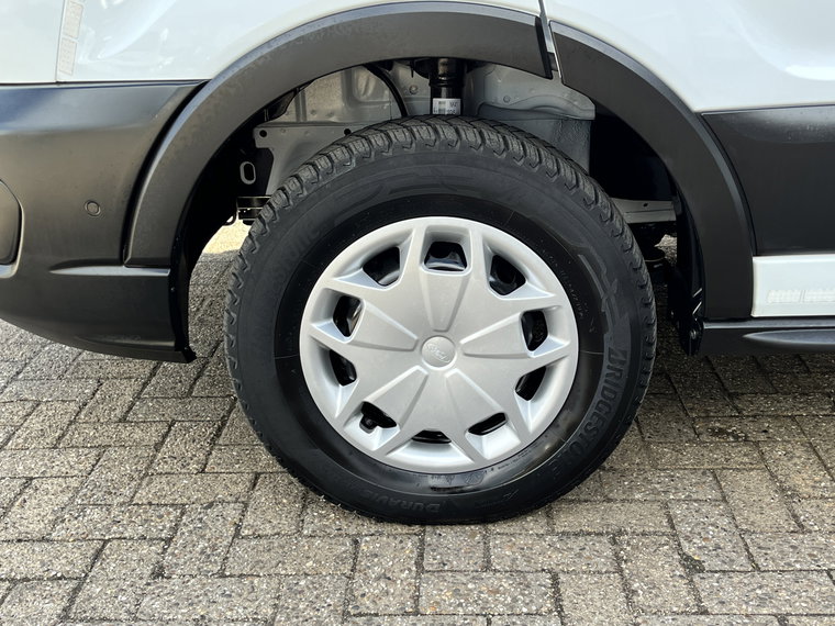 Vehicle Image 24