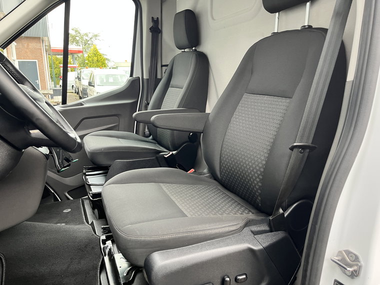 Vehicle Image 38