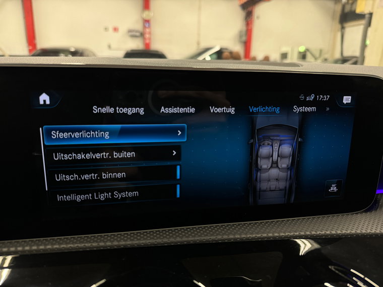 Vehicle Image 32