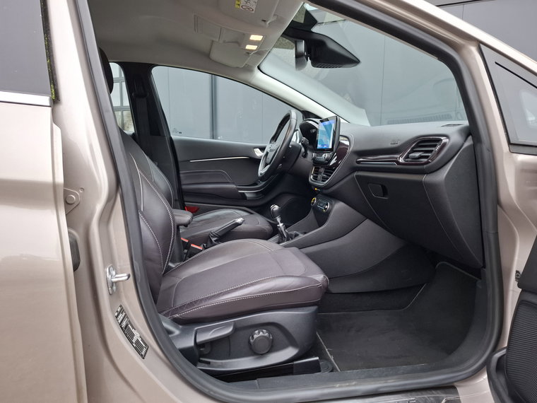 Vehicle Image 30