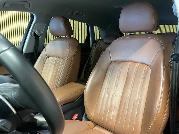 Vehicle Image 25