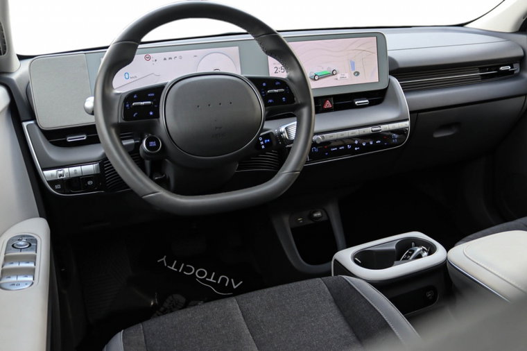 Vehicle Image 16
