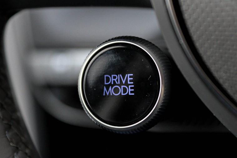 Vehicle Image 25