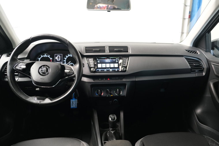 Vehicle Image 15