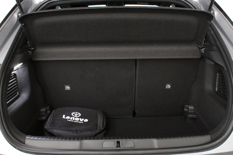 Vehicle Image 12