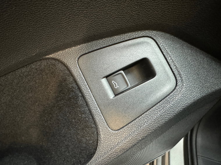Vehicle Image 26