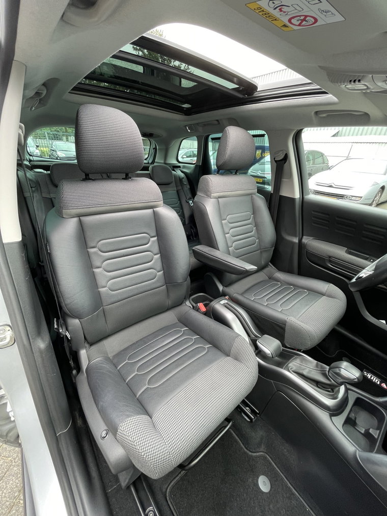 Vehicle Image 16