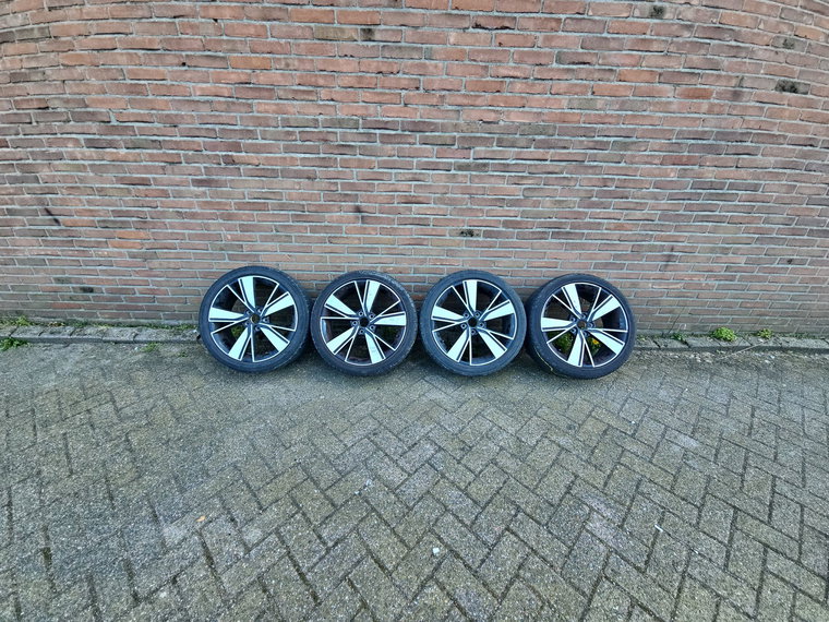 Vehicle Image 29