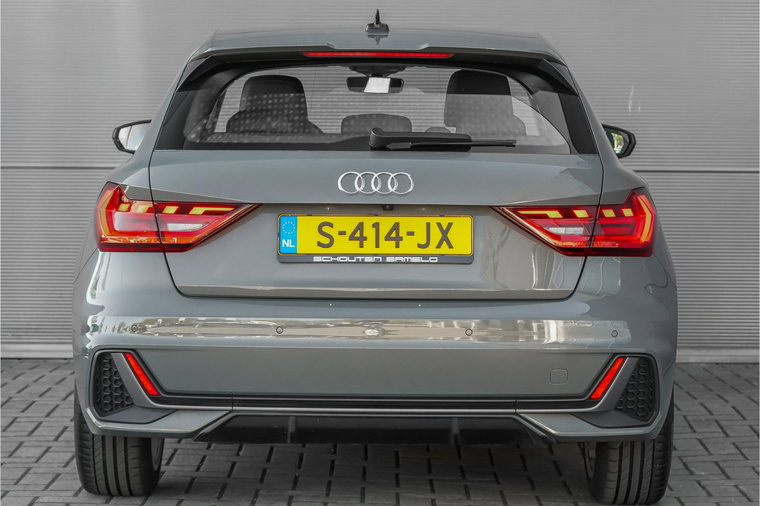Vehicle Image 12