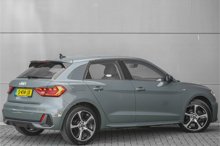 Vehicle Image 13