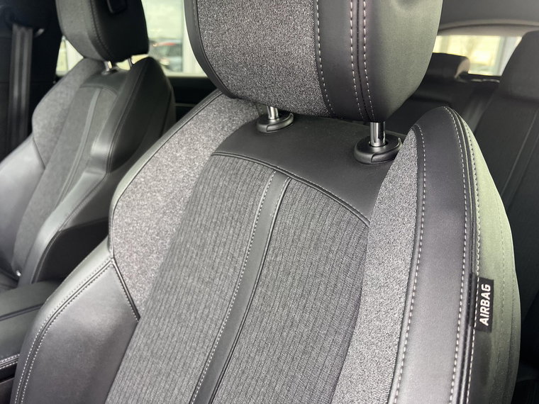 Vehicle Image 23