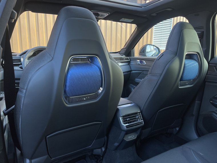 Vehicle Image 25