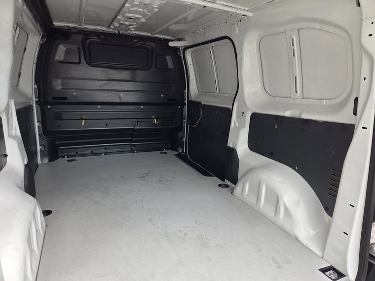 Vehicle Image 32