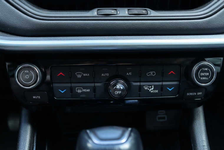 Vehicle Image 24