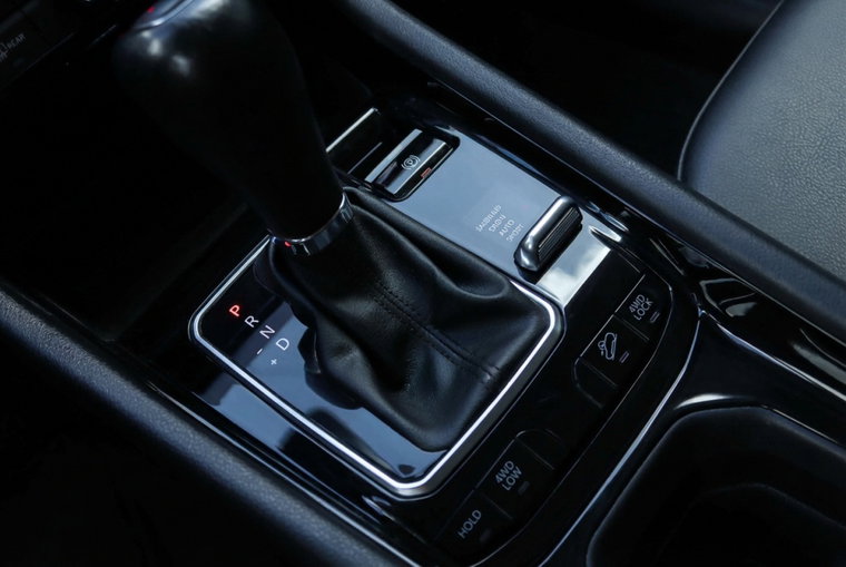 Vehicle Image 25