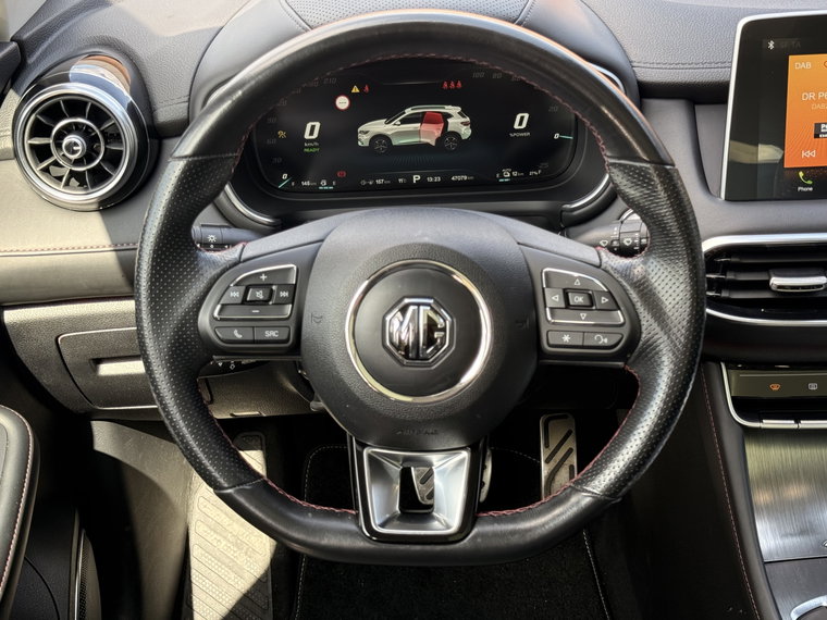 Vehicle Image 25