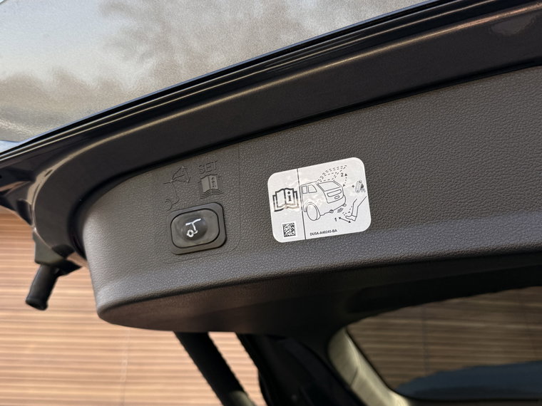 Vehicle Image 23