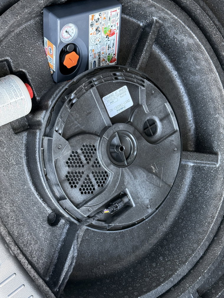 Vehicle Image 26