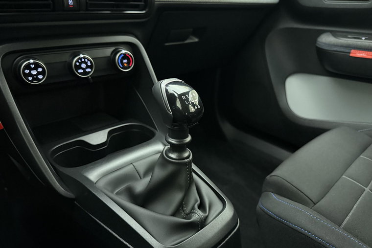 Vehicle Image 25